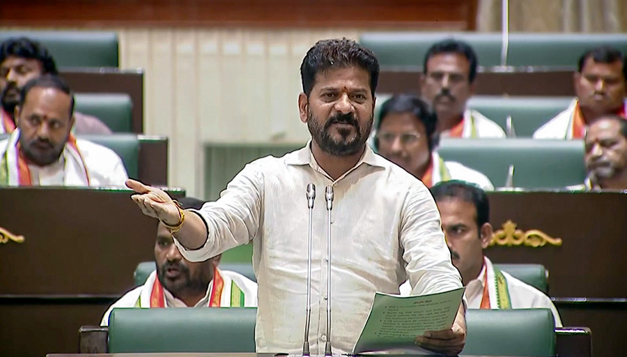 'Mental bankruptcy': BJP, VHP hit out at Telangana CM over 'Gandhi Parivar' remark