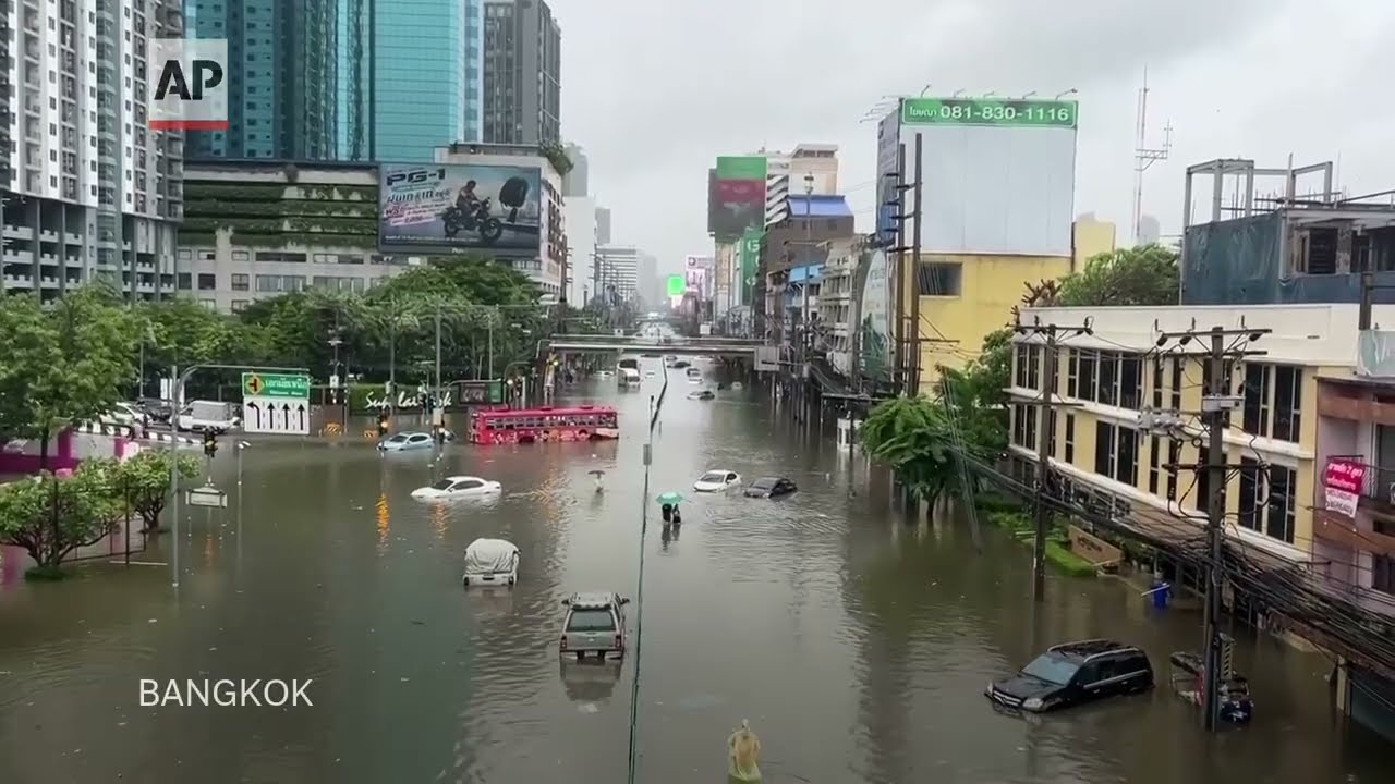 Heavy rain floods parts of Bangkok, disrupting traffic and prompting evacuations (Video)