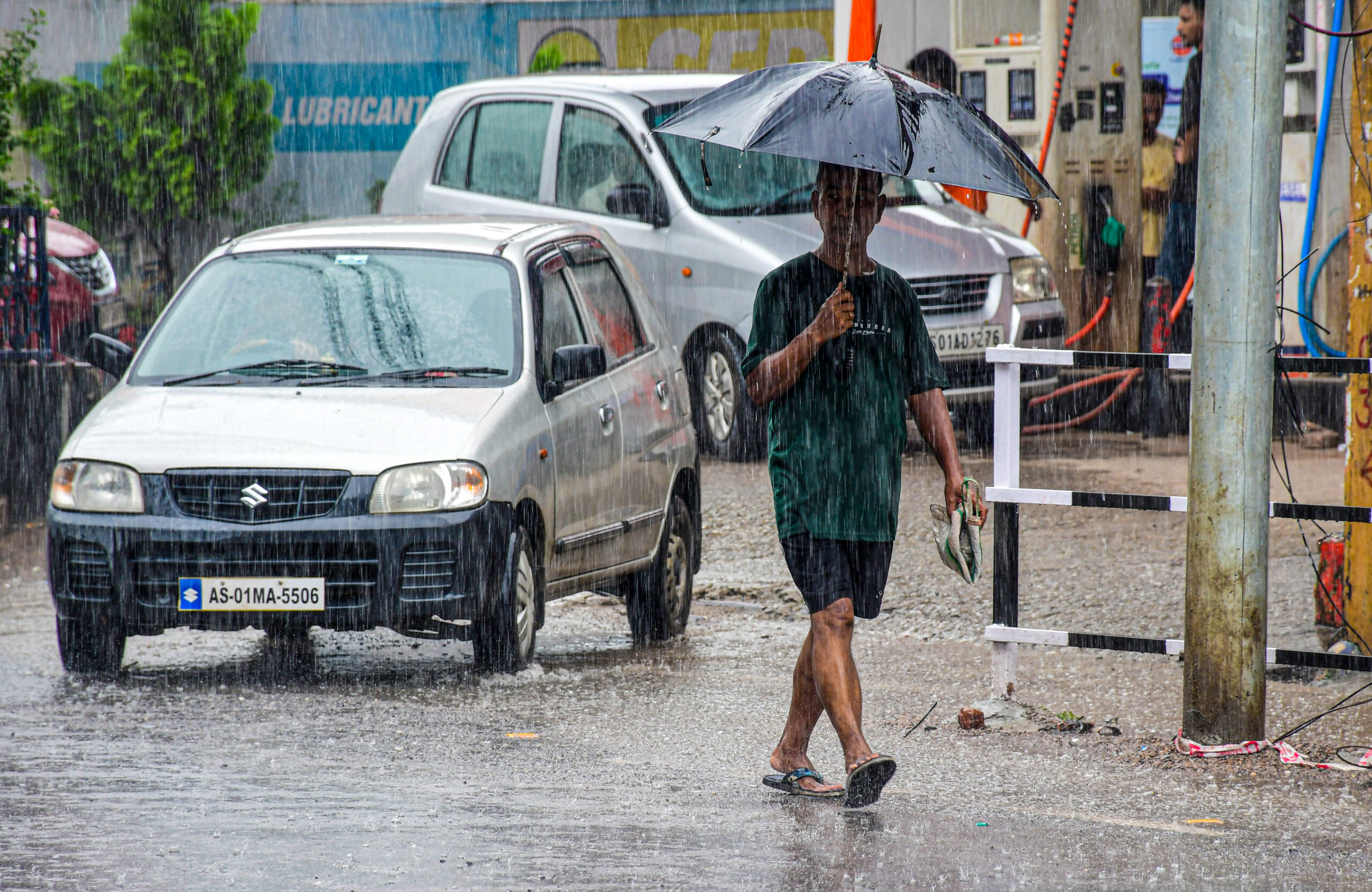 IMD issues red alert in U'khand; heavy rain likely in Himachal, UP