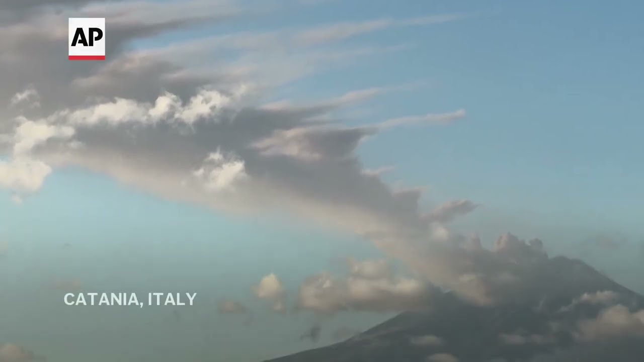 Etna: ash emissions continue, Catania airport extends flight suspension (Video)