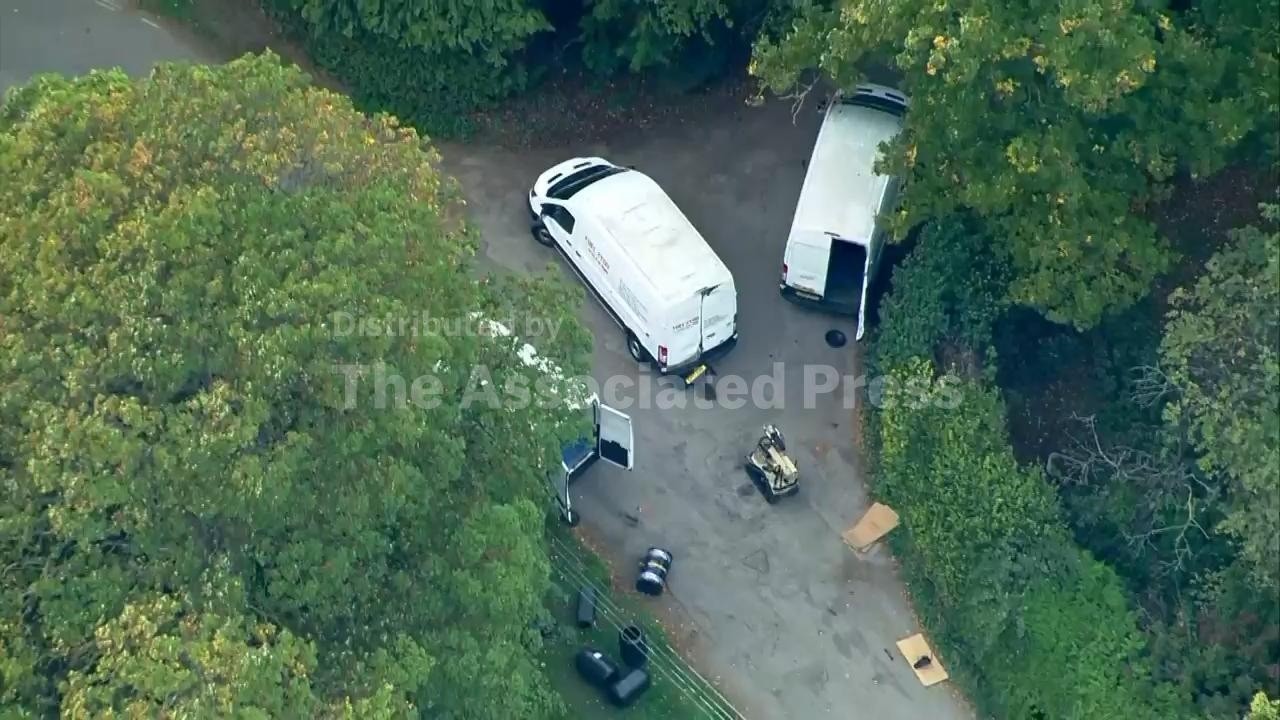 UK police arrest 5 men near US air base on suspicion of preparing terrorist act (Video)