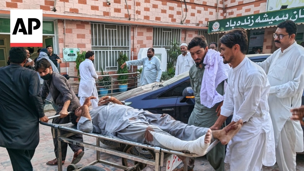 Injured brought to hospital in Pakistan after suicide bombing at checkpoint kills 12 (Video)