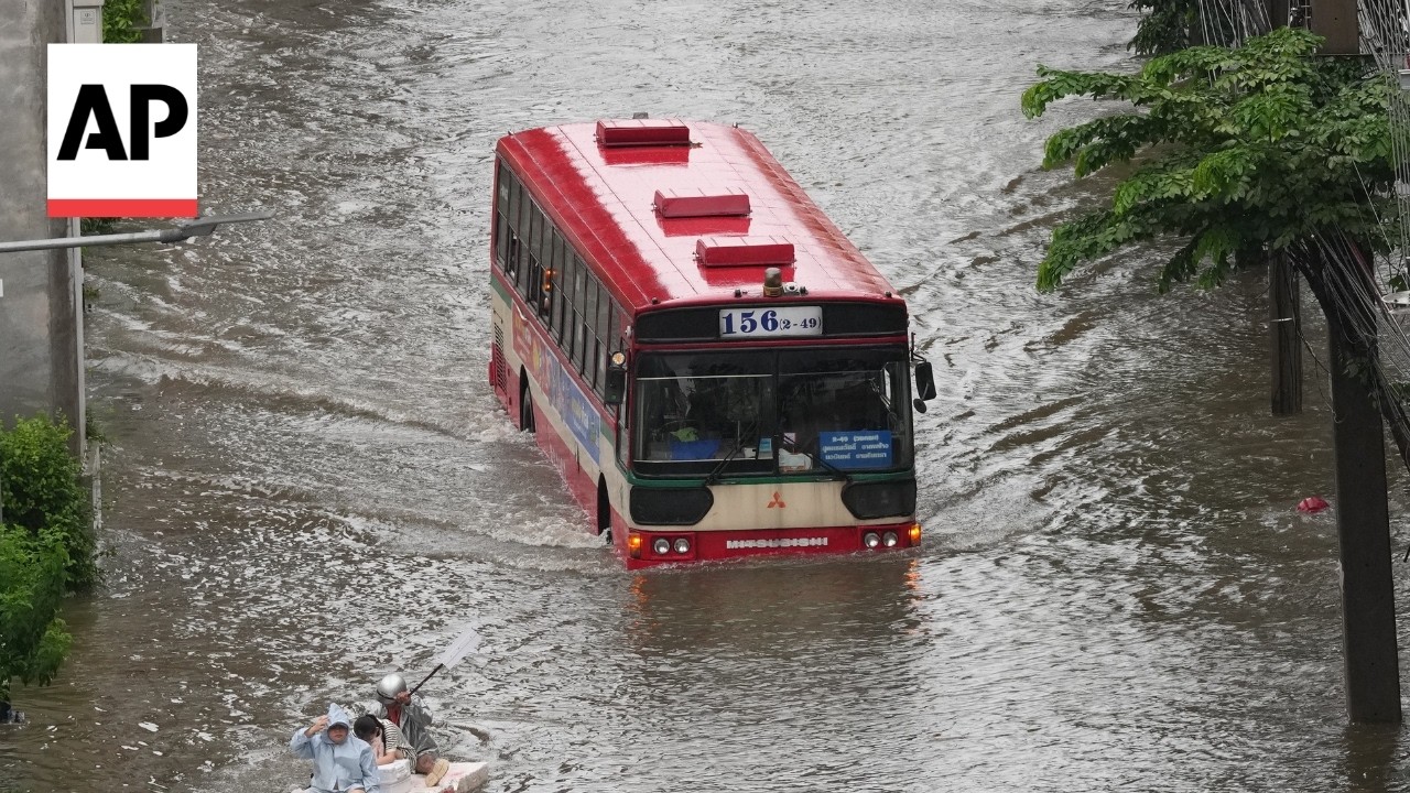 Heavy rain causes floods in Bangkok and border province of Thailand (Video)