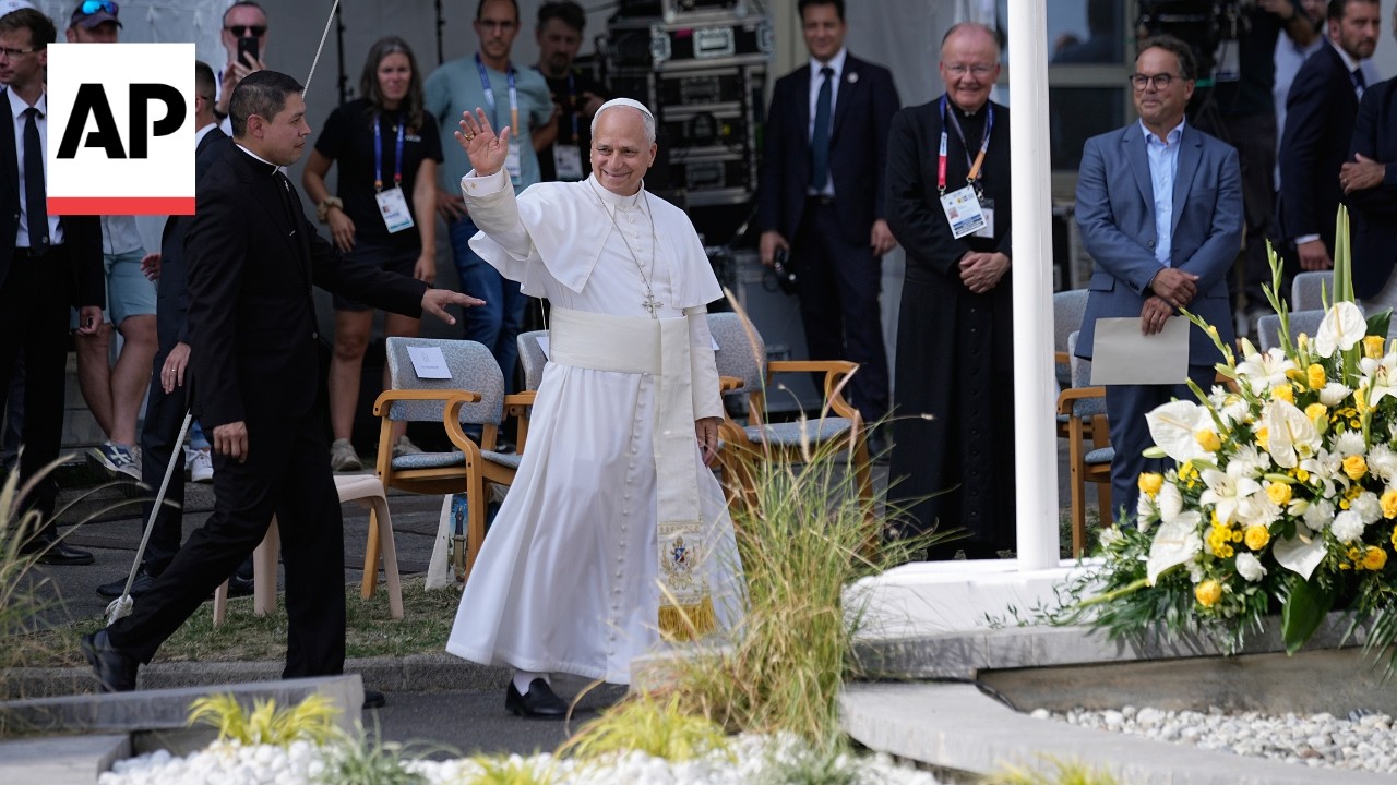 Pope meets nuns at a monastery in Lourdes, leads Rosary and torchlit procession (Video)