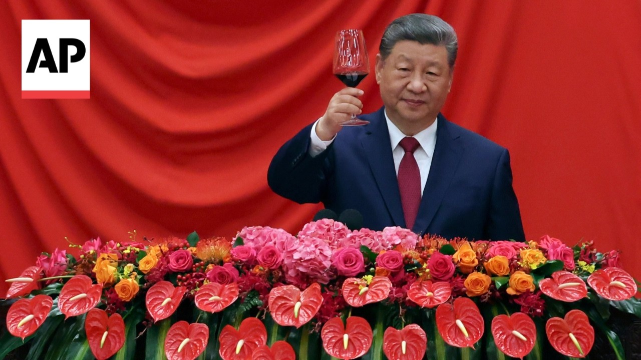 Xi Jinping pays tribute to national heroes on China's Martyrs' Day (Video)
