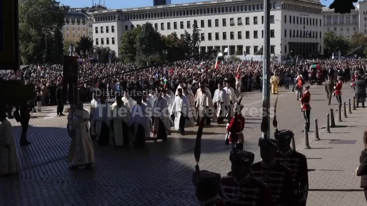 Remains of medieval king Czar Samuel arrive in Bulgaria after decades of talks with Greece (Video)