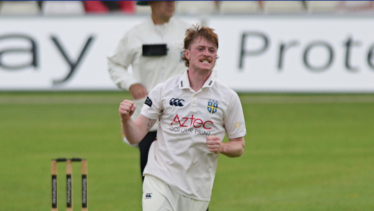 Durham rope in Luke Robinson on two-year professional deal