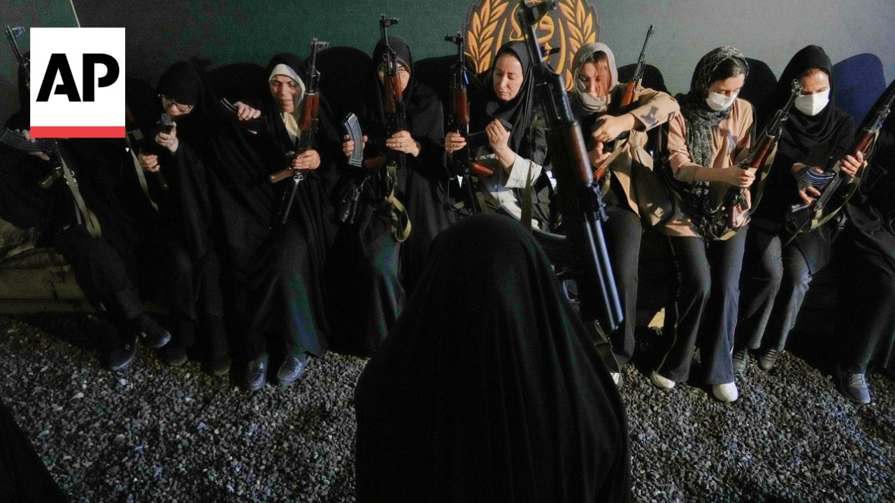 Volunteers receive military training in Tehran as Iran remains defiant (Video)