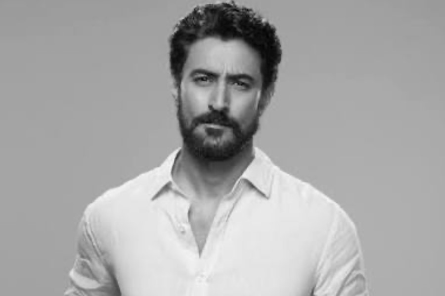 Kunal Kapoor Shares a Thoughtful Take on Life, Failure and the Power of Self-Reflection