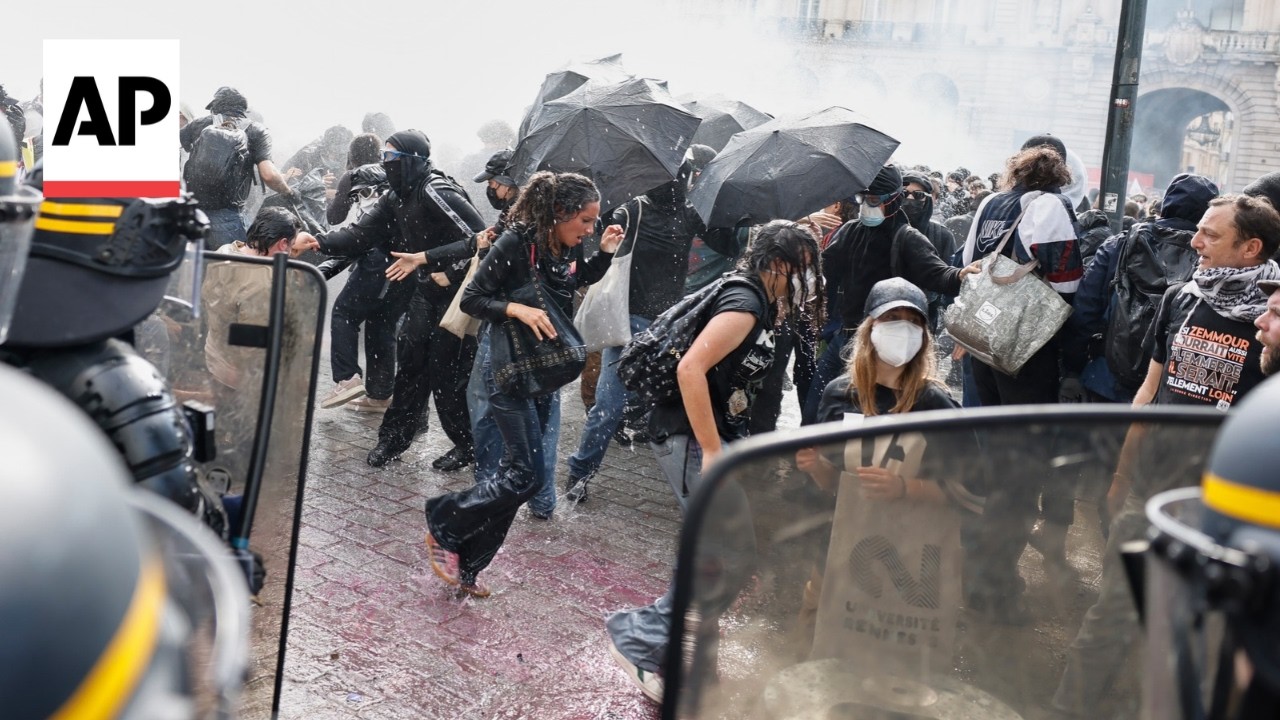 Riot police fire tear gas as more than 250,000 rally for school funding in France (Video)