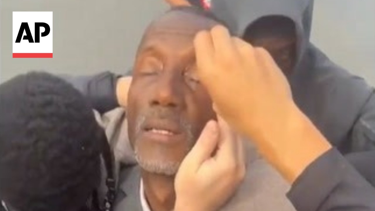 Saint-Denis mayor is exposed to tear gas during protests in Paris (Video)