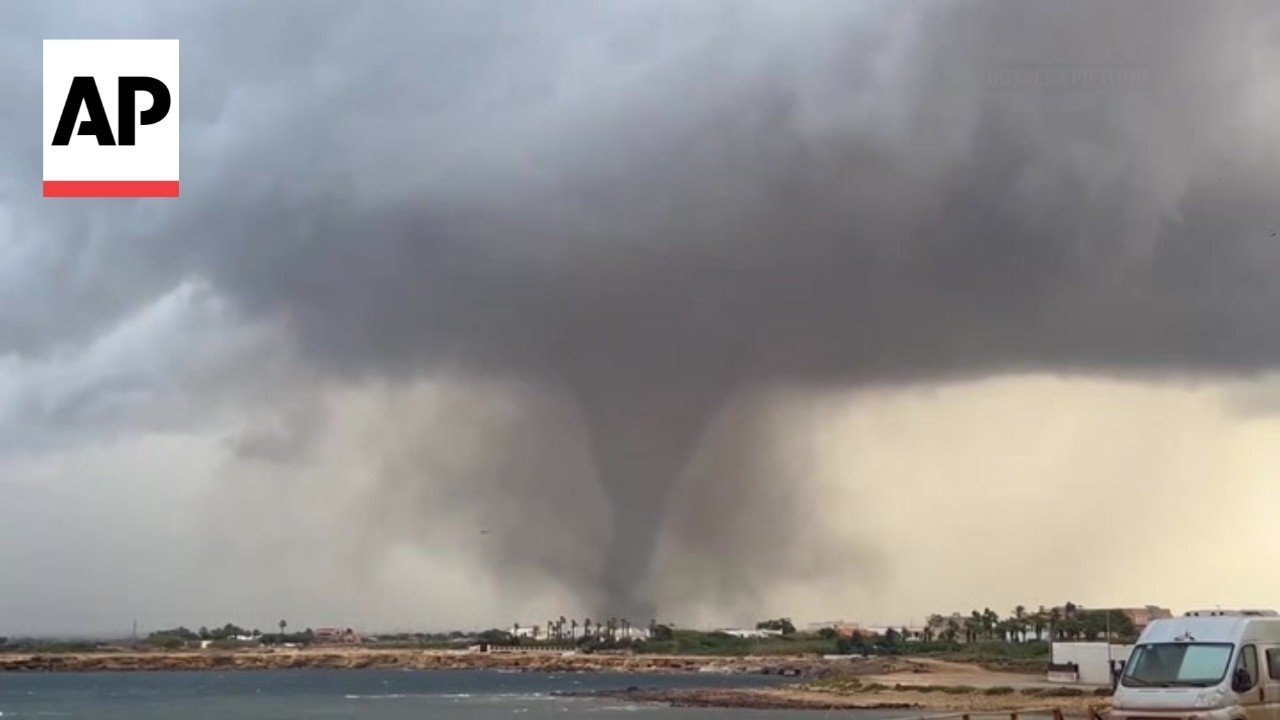 Videos show a powerful tornado in Sicily, Italy (Video)