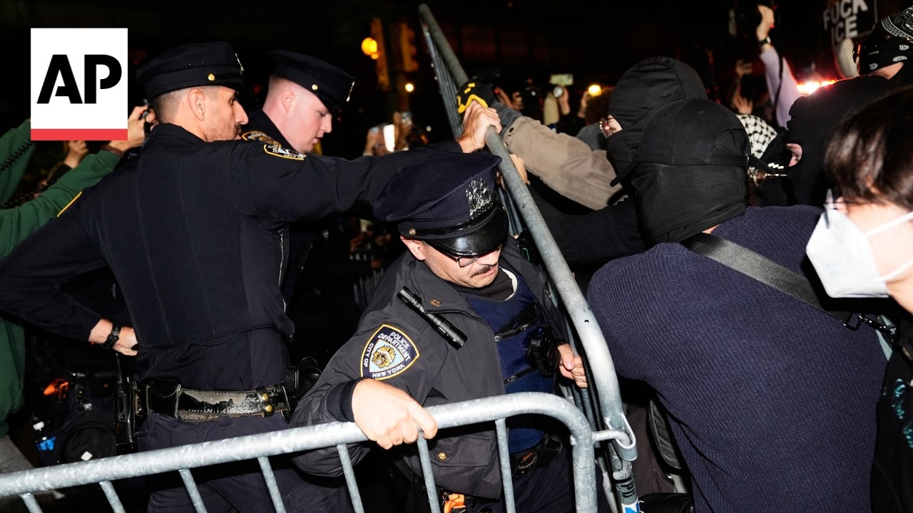Protesters scuffle with police at New York demonstration over man shot by ICE officer (Video)