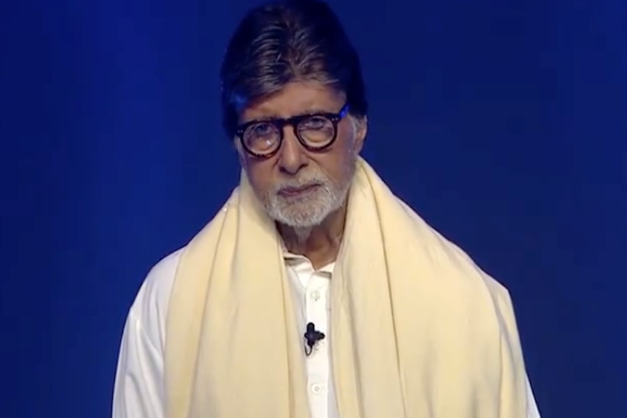 Amitabh Bachchan Says Their Messages Never Came Today As He Remembers Nana Patekar