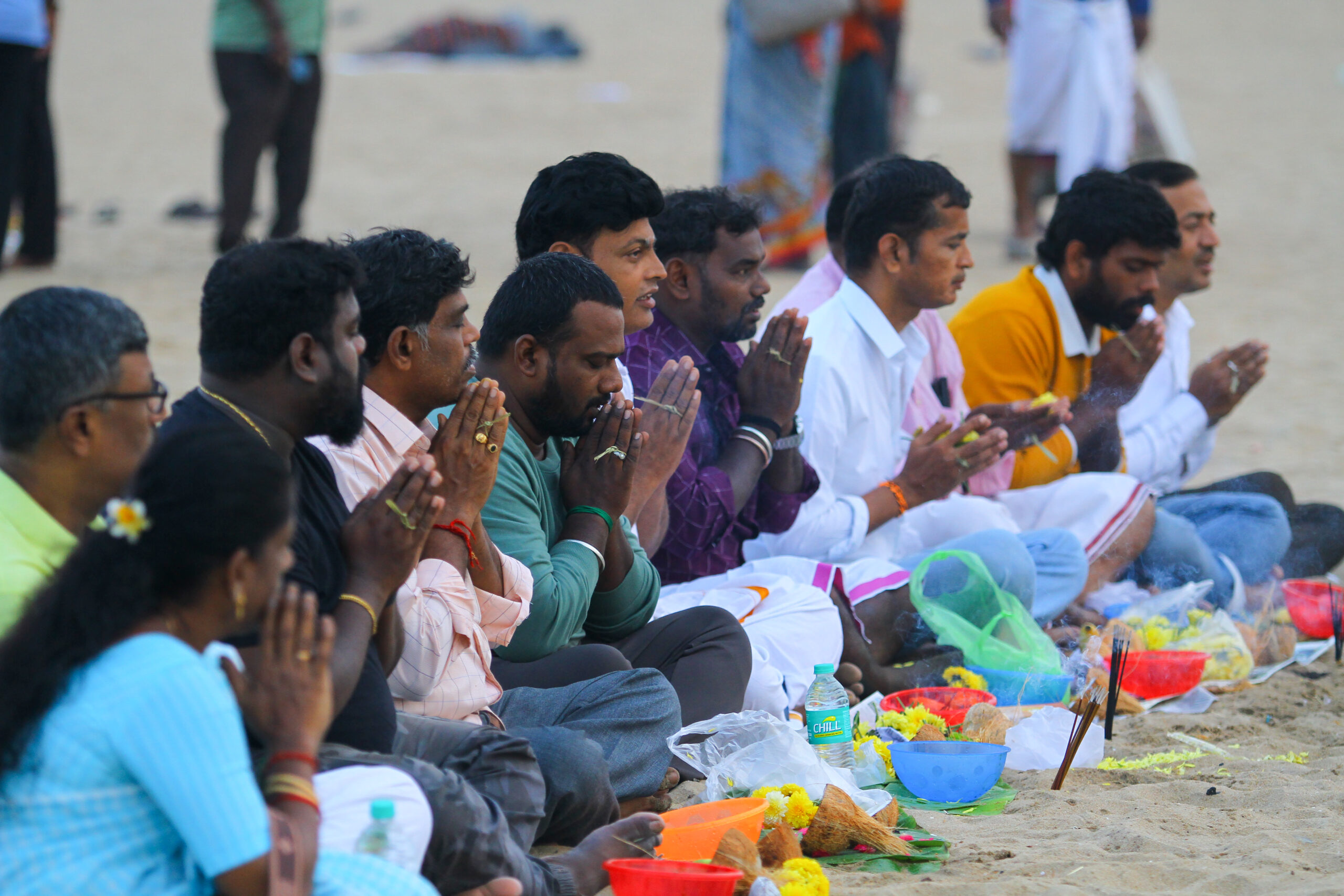 Perform Rituals Chennai: Devotees Perform Rituals on Mahalaya #Gallery - Social News XYZ