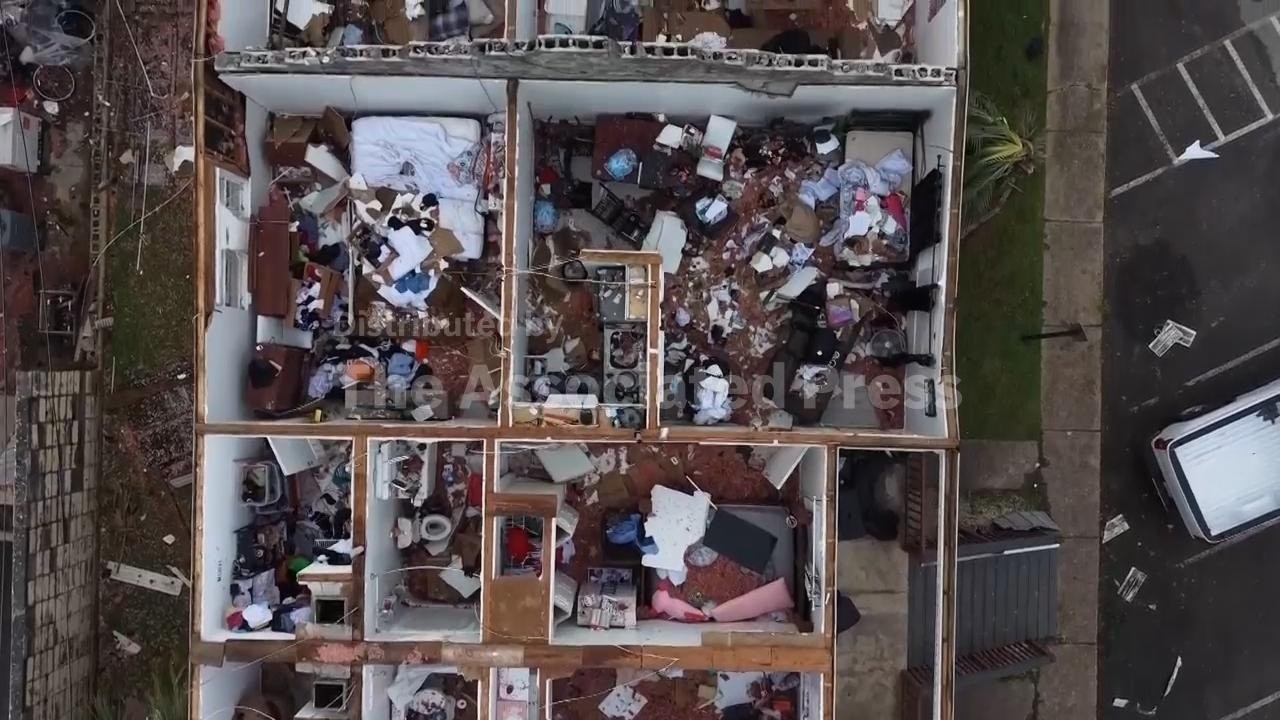 Isaias rips roofs in Florida apartment complex (Video)