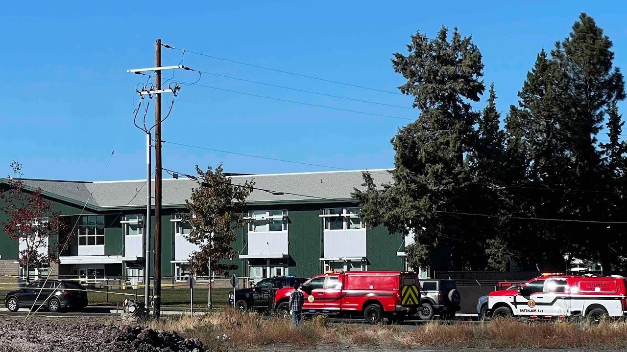 Officials give update on deadly Oregon elementary school shooting (Video)