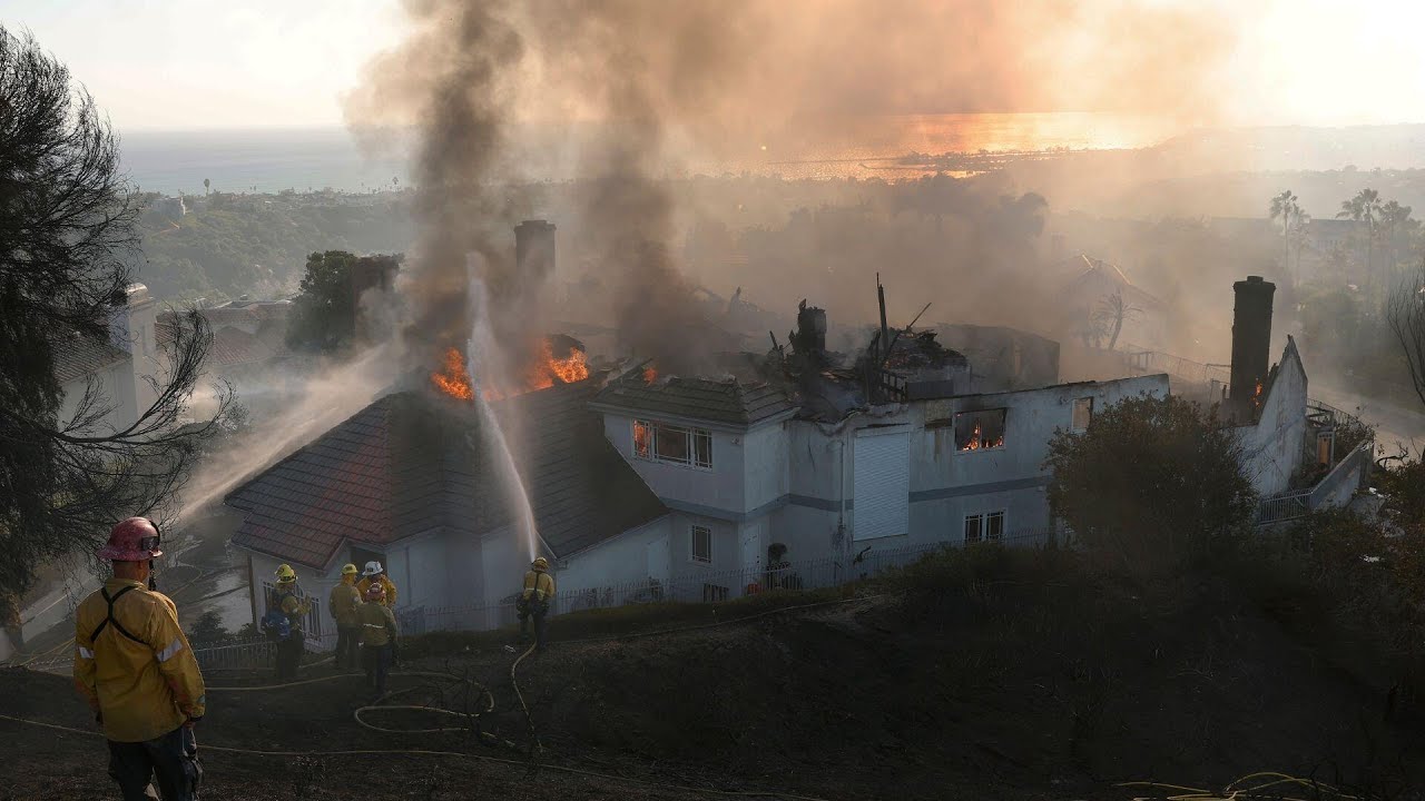 California wildfires scorch homes, triggering massive evacuation (Video)