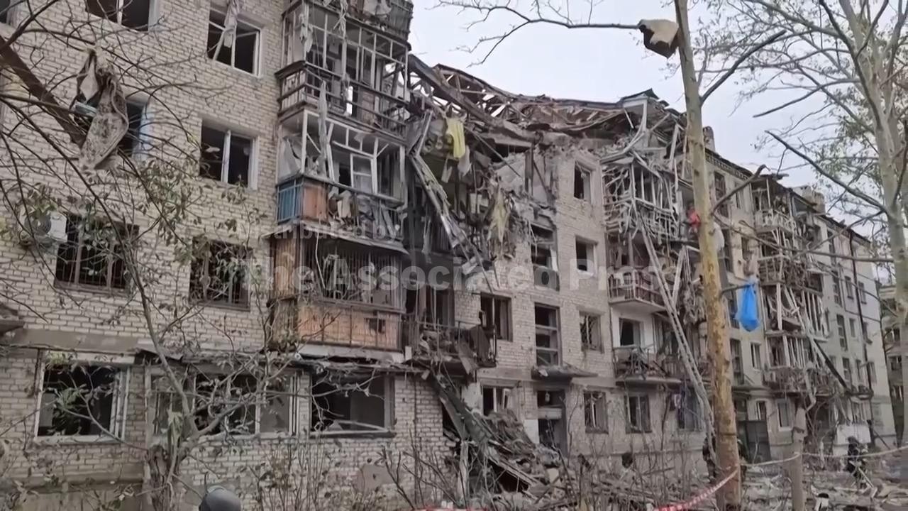 Russian airstrikes on Kherson kill one, injure 22, including child (Video)