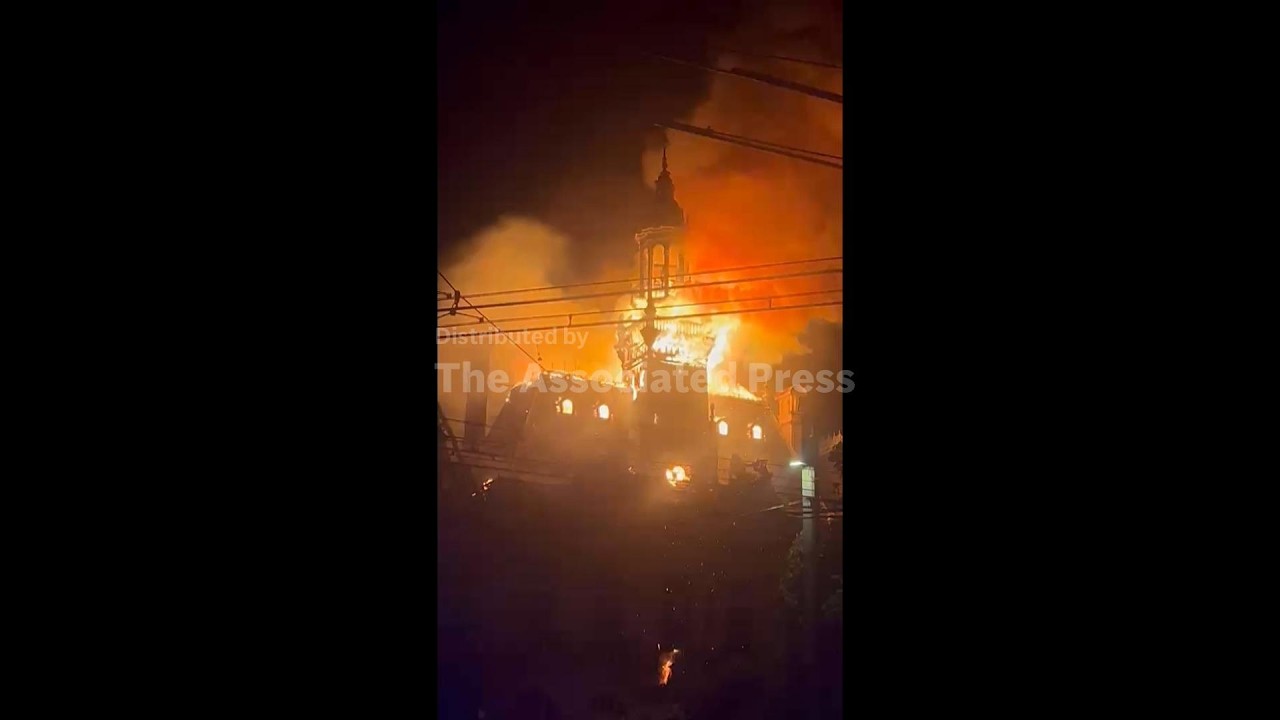 Flames engulf 19th-century City Hall in Limoges, central France, amid nationwide protests (Video)