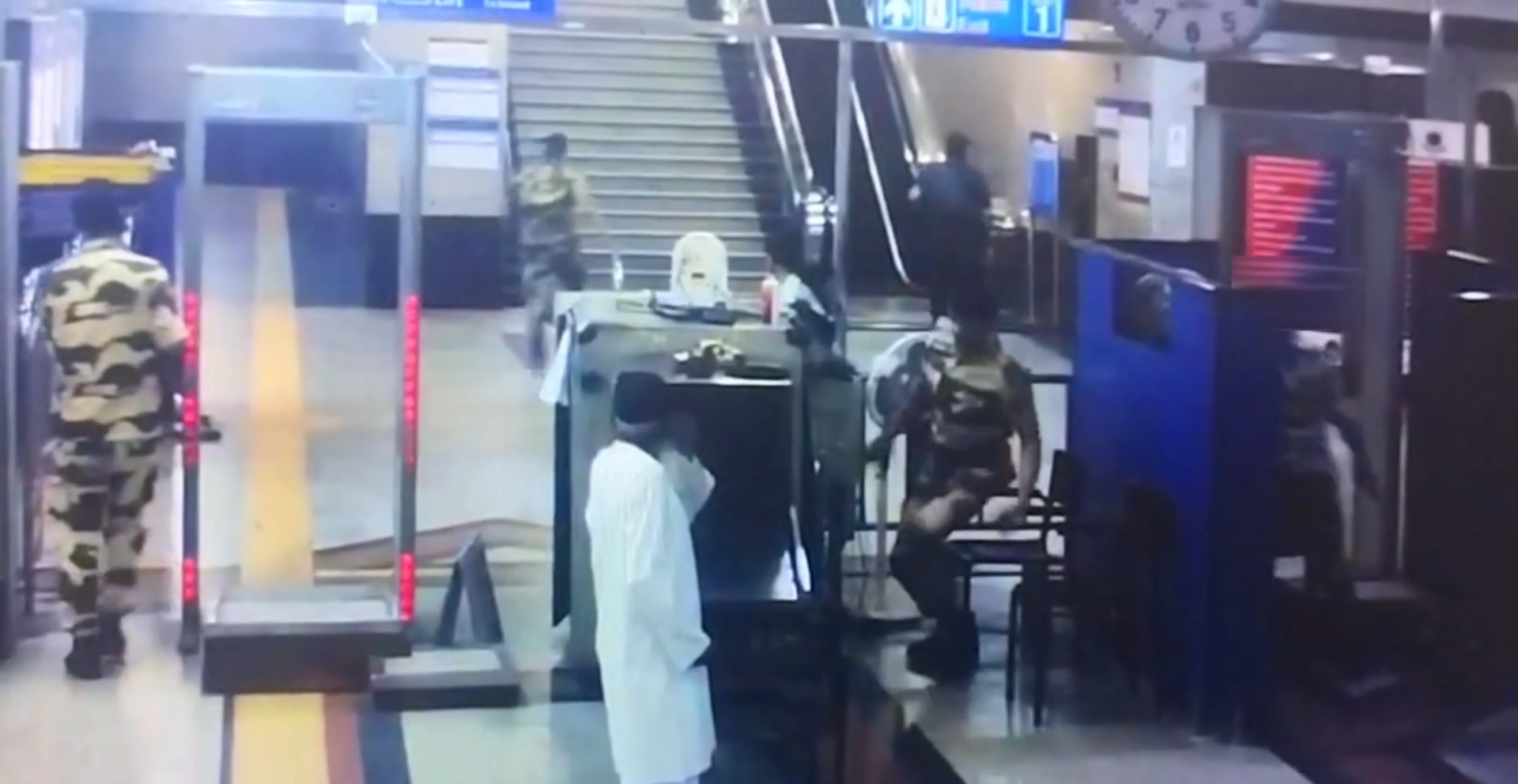Man apprehended at Jama Masjid Metro Station with 'unexplained' gold powder (Lead)