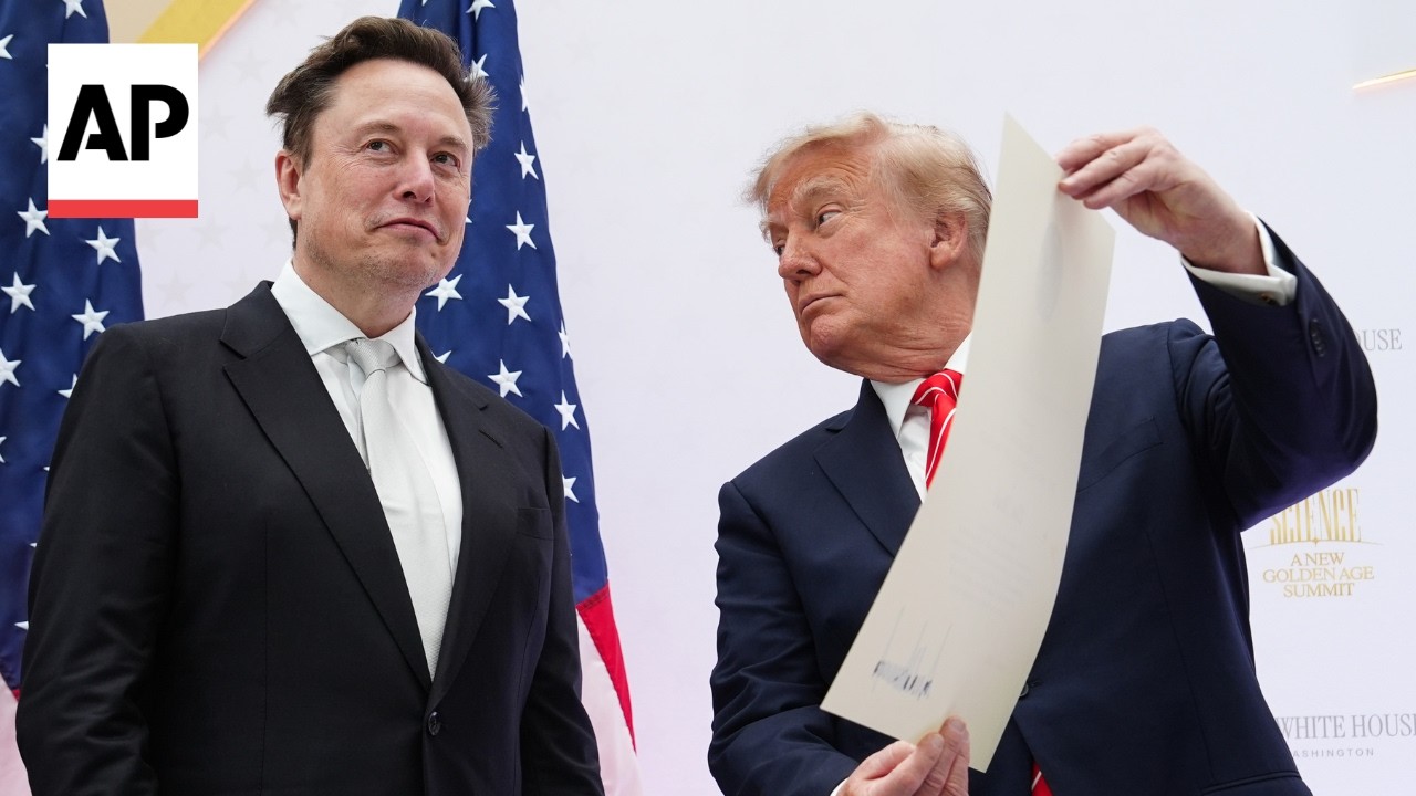 Elon Musk says he will give SpaceX shares to 'every kid in America' (Video)