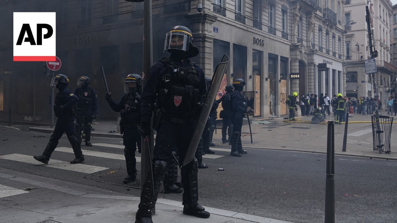 Paris police enforce overnight curfew in 2 areas after riots in the French capital (Video)