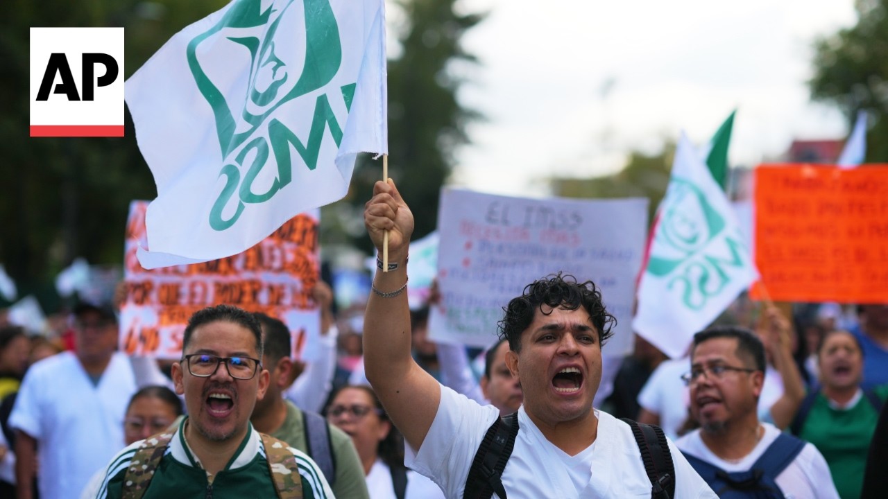 Mexico City health care workers march to demand higher wages and better conditions (Video)