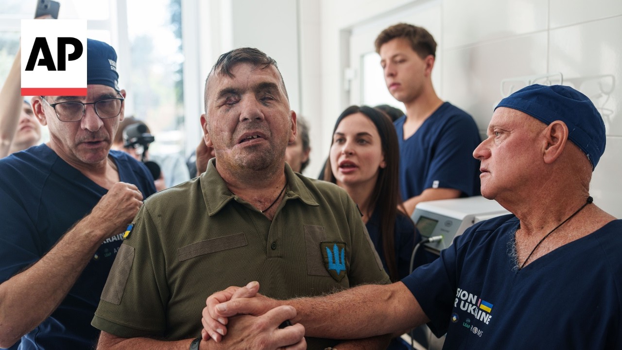 How visiting US surgeons reconstruct eyes of wounded Ukraine soldiers (Video)