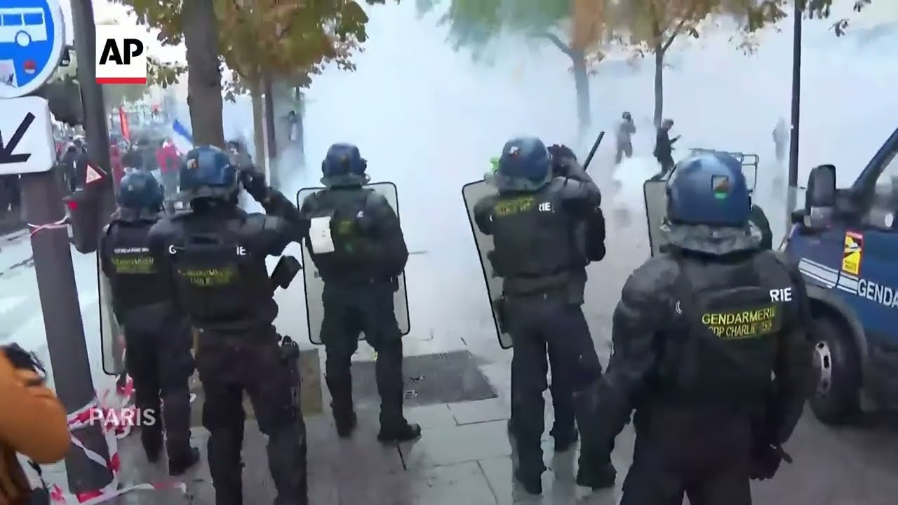 Police fire tear gas during latest clashes with protesters in Paris (Video)