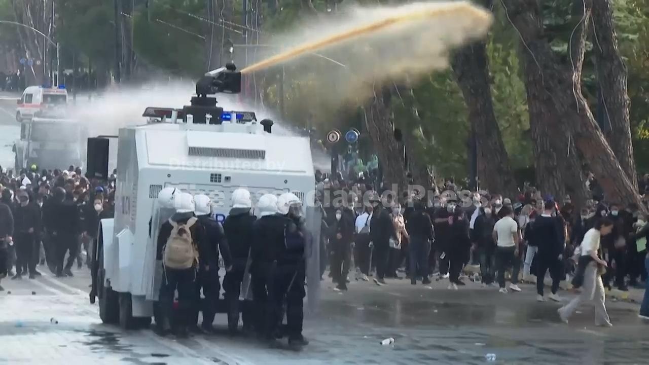 Riot police use water cannon on Tirana protestors (Video)