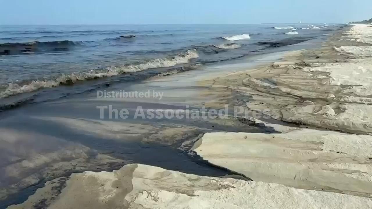 Oil spill washes over Umm Al Quwain beaches in UAE following tanker strike (Video)