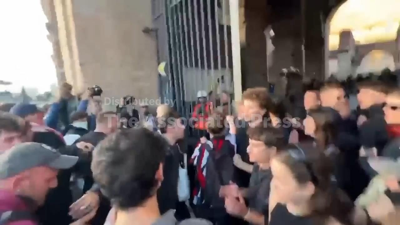 Protesters forcibly enter the world-renowned Colosseum in Rome (Video)