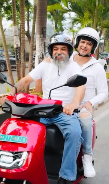 Social String Palash Sen recalls medical college days as he rides two-wheeler to ...