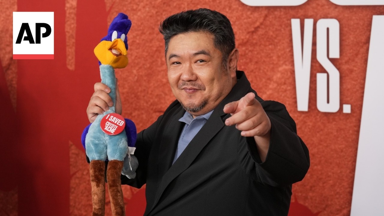 Eric Bauza, the voice of Bugs Bunny, dies at 46 (Video)