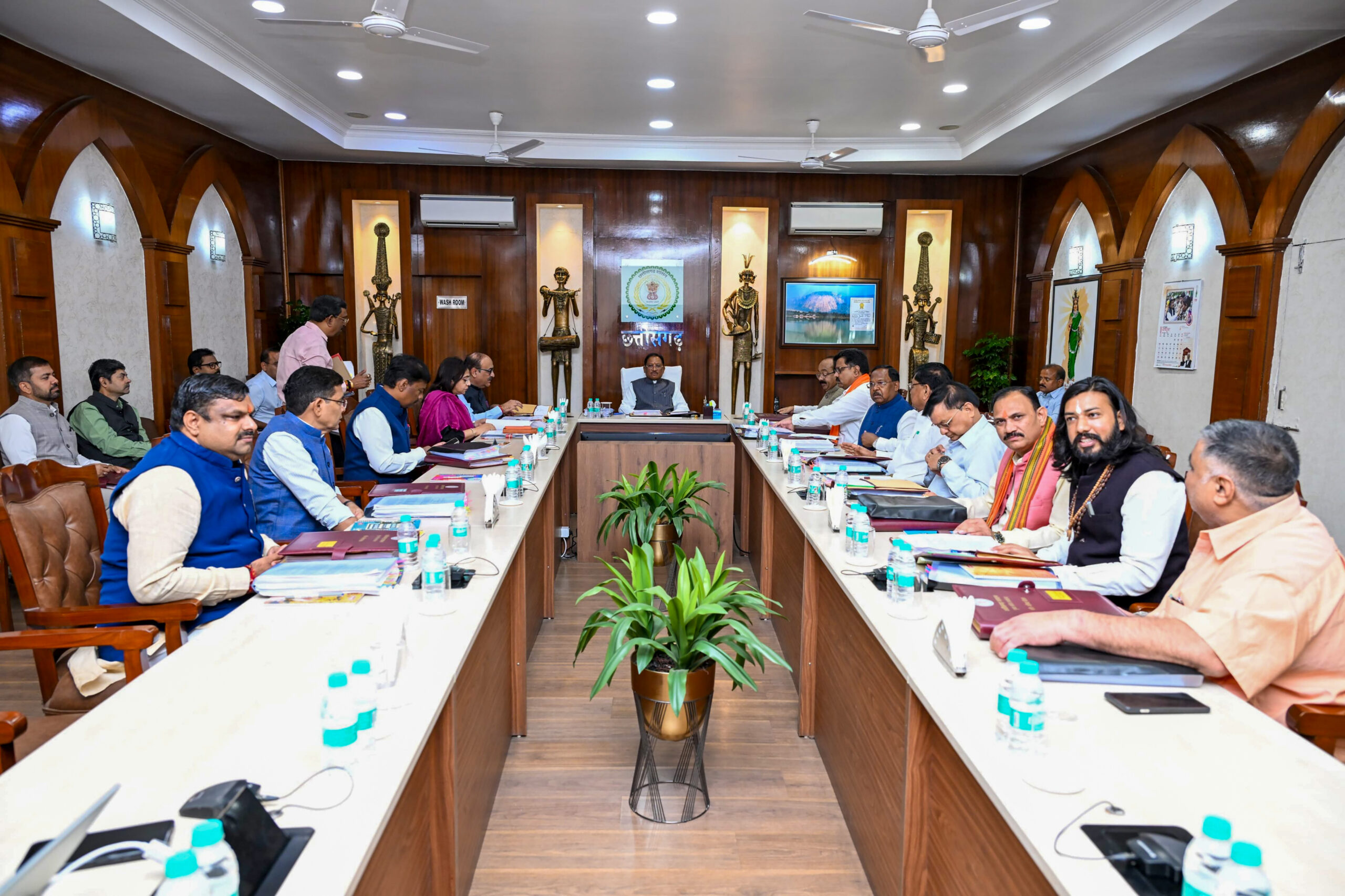 Raipur: Chhattisgarh Cabinet Holds Meeting at Chief Minister’s Residence #Gallery