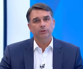 Brazil’s Supreme Federal Court justice orders Flavio Bolsonaro to surrender passports, bars him from leaving country