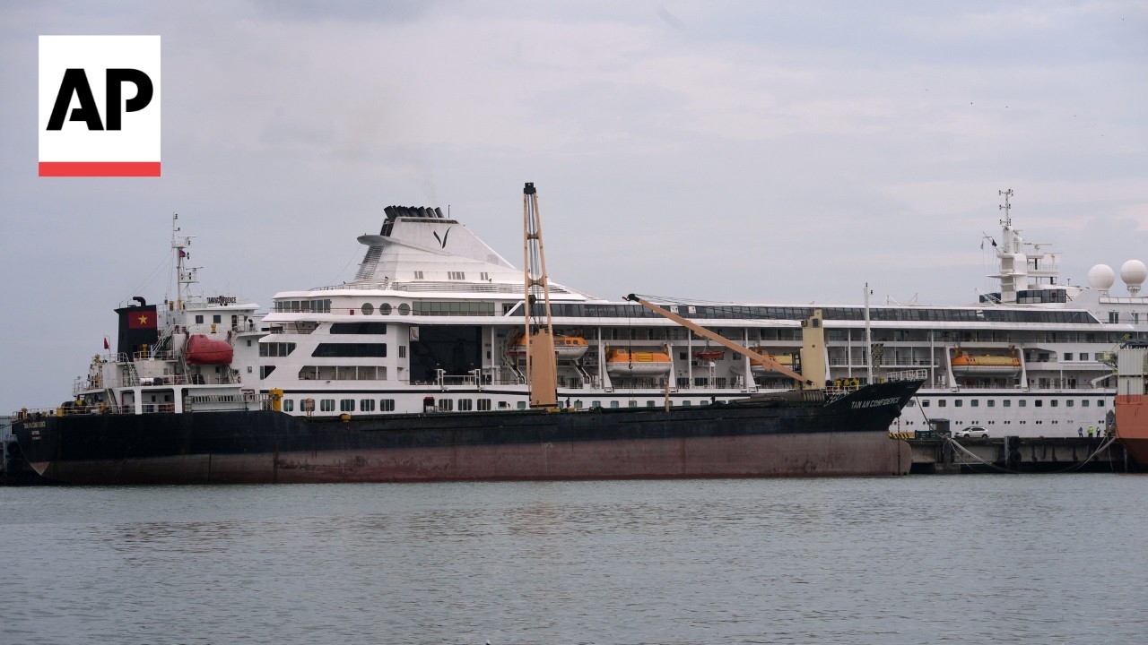 US cruise ship suspends a voyage in Asia due to fuel costs, stranding 200 passengers (Video)