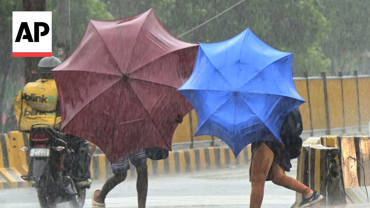 India evacuates tens of thousands as Cyclone Arnab nears Andhra Pradesh (Video)