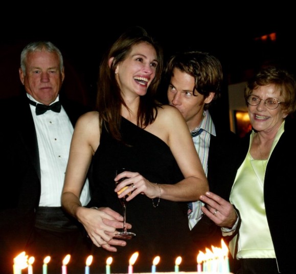 Danny Moder celebrates Julia Roberts’ birthday: More candles bring more joy