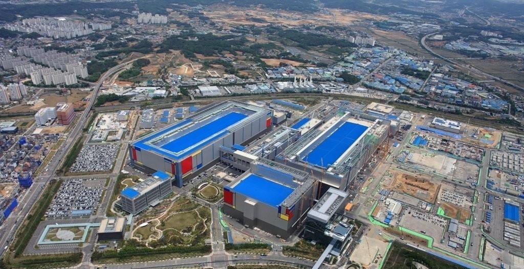 Samsung Electronics posts record profit in Q3 over strong memory biz