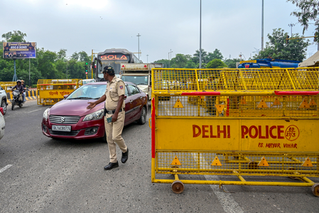 Delhi Traffic Police announces vehicle entry restrictions under revised GRAP rules from Nov 1