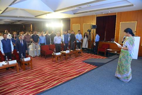 Centre discusses plan for clean Delhi with civic sanitation staff